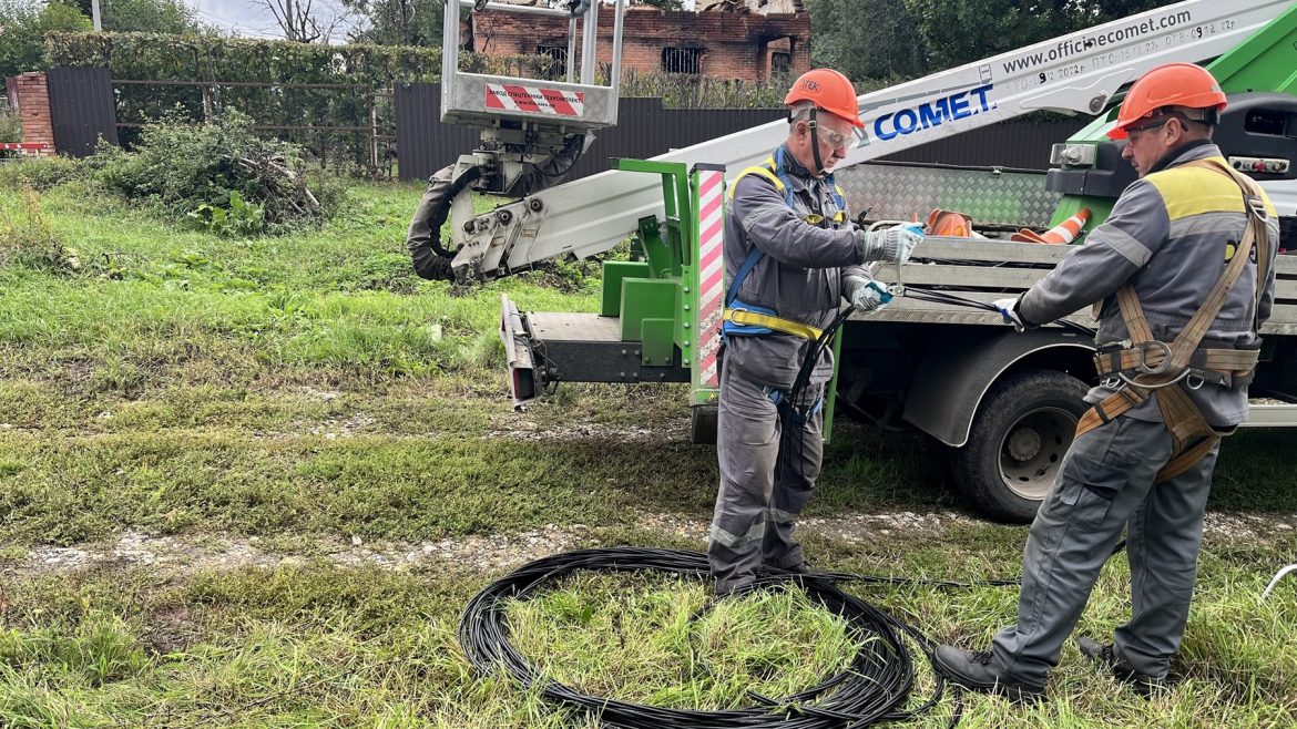 Спеціалісти ДТЕК ліквідують наслідки негоди у Київській області