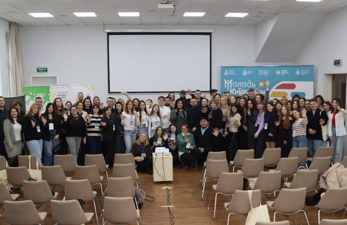 Photo 5332740401443573788 y